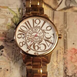 Vintage Watches Betsey Johnson Spiral Numerals Gold Case Japan Quartz BJ00460